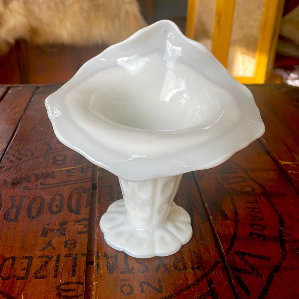Vintage Jack in the Pulpit Milk Glass‎ Vase